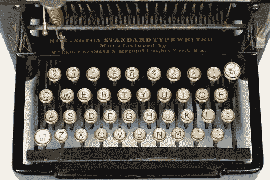 A photo of a keyboard of the Remington 2 typewriter. The keys are arranged in four rows and have a round shape. They are connected to the rest of the typewriter using metal rods.